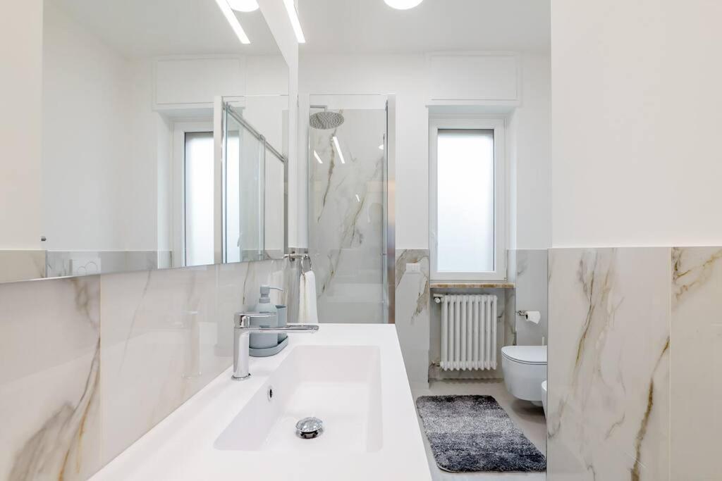 Luxury 1 Bedroom Apartment, Close To San Siro, Fiera And 10 Min Metro To Duomo Milano Eksteriør billede